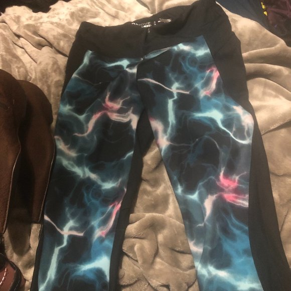 Size M below the knee yoga pant - Picture 2 of 6